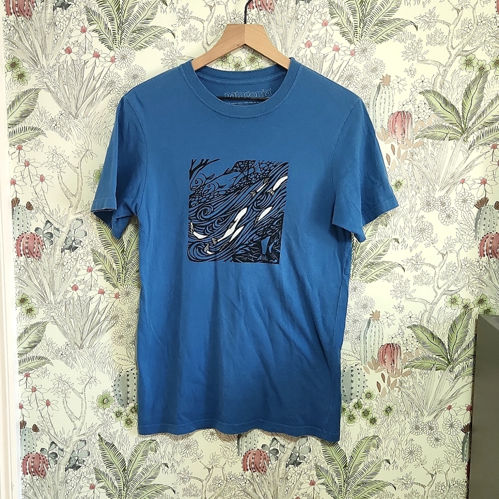 Patagonia Fish Trout Salmon Shirt XS. Washed blue. 100% Organic Cotton.